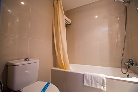 TWIN ROOM INLAND VIEW