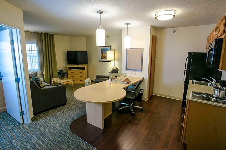 Candlewood Suites Fargo-North Dakota State University By IHG