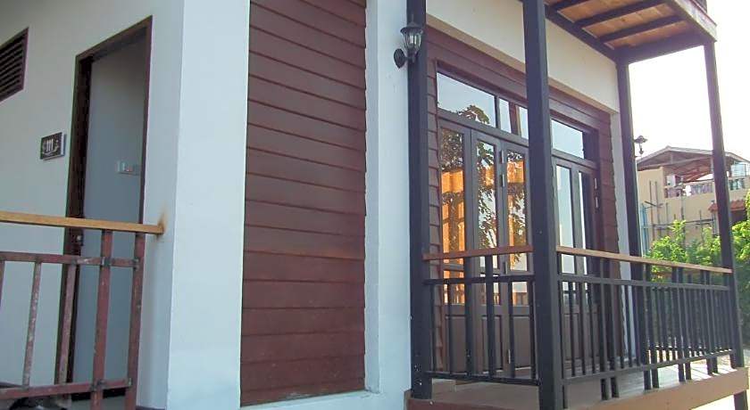 Norn Nab Dao Rimkhong Hotel