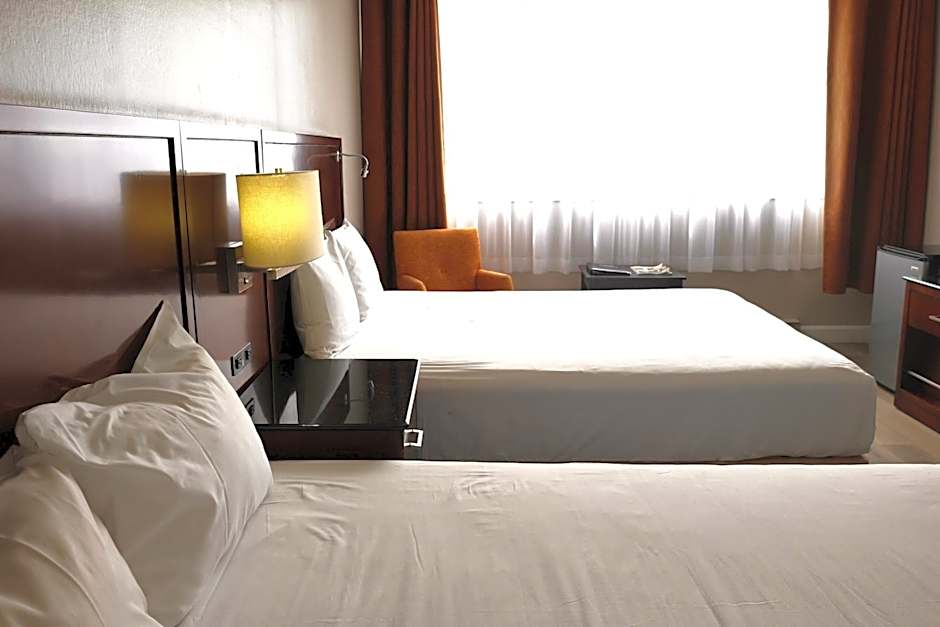 Travelodge Hotel & Convention Center by Wyndham Quebec City