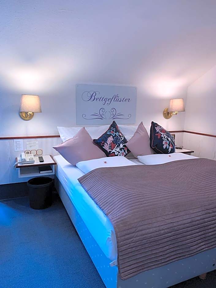 Photo 1 of 11 of Double Room