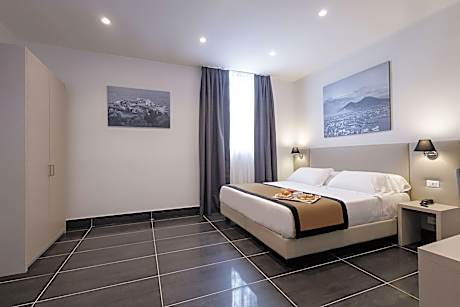 1 King Bed Non-Smoking Standard Room Balcony Convertible Into Two Twin Beds
