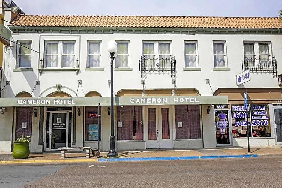 OYO Cameron Historic Hotel Brownsville I-69E