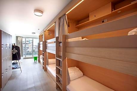 Bed in 6-Bed Dormitory Room - Females Only