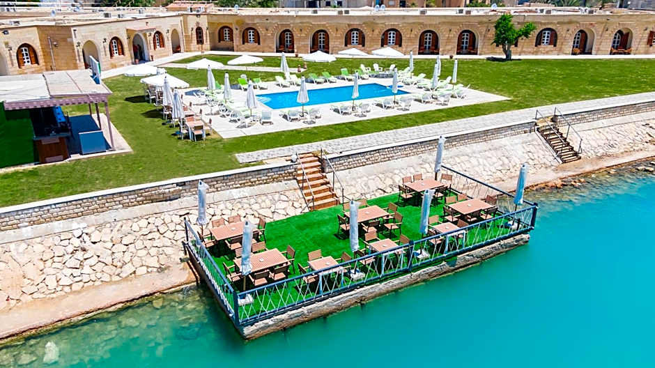 Golden Lake Marina Hotel