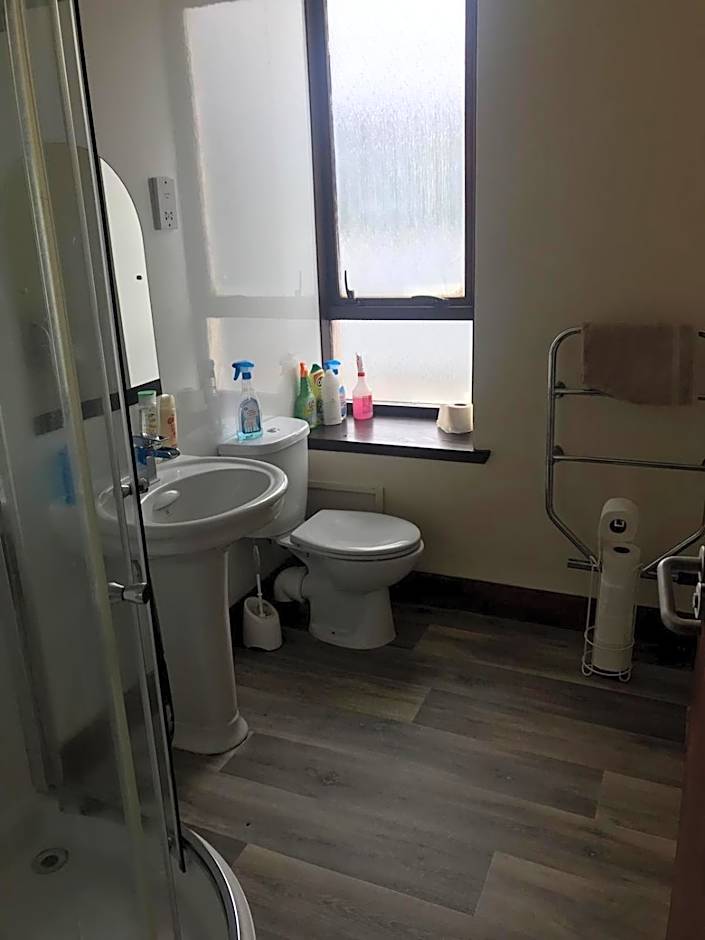 Prime location rooms in high street