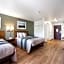HomeTowne Studios by Red Roof St. Louis - Airport/ N Lindbergh