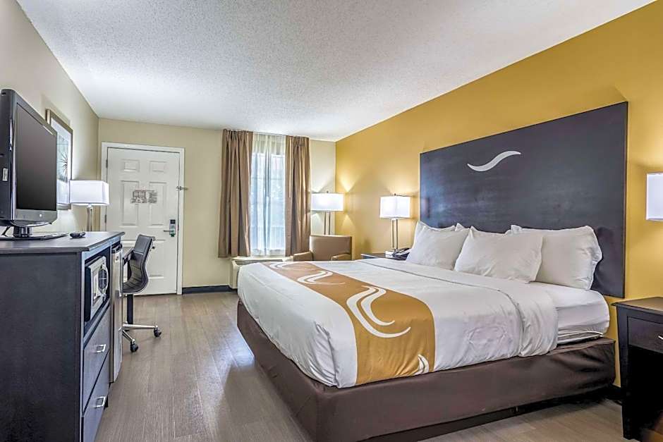 Photo 1 of 6 of 1 King Bed, Accessible