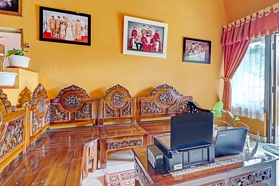 OYO 90454 Adinda Homestay Cibodas Lembang