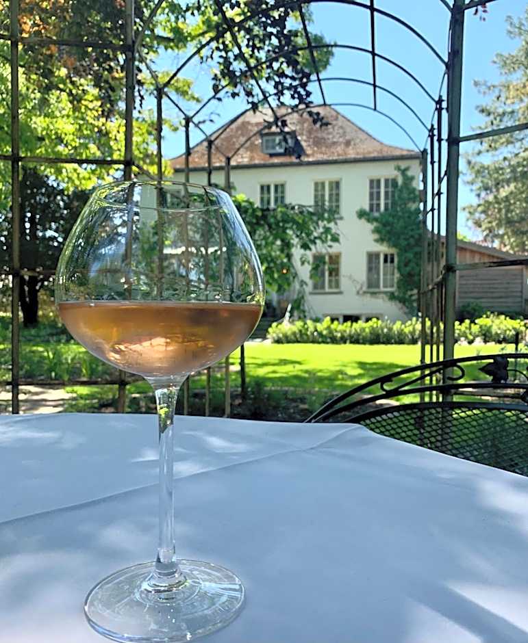 Hotel Au Nom De Dieu