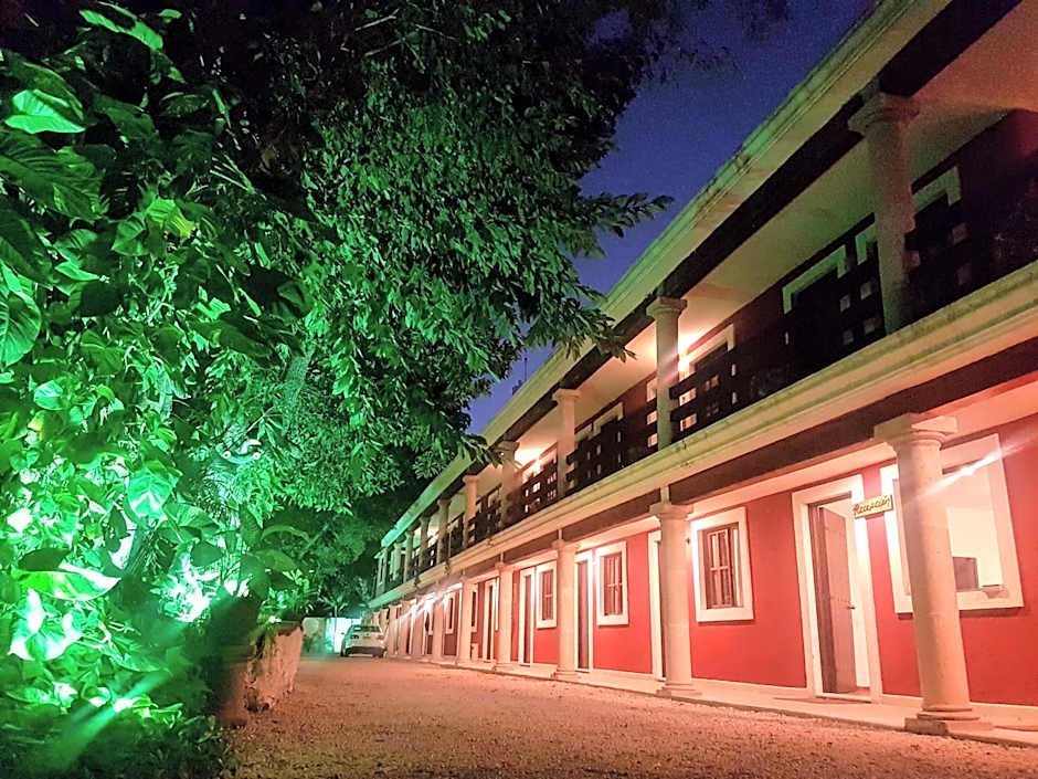 Hotel Holly