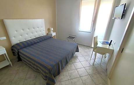 Double or Twin Room with Side Sea View