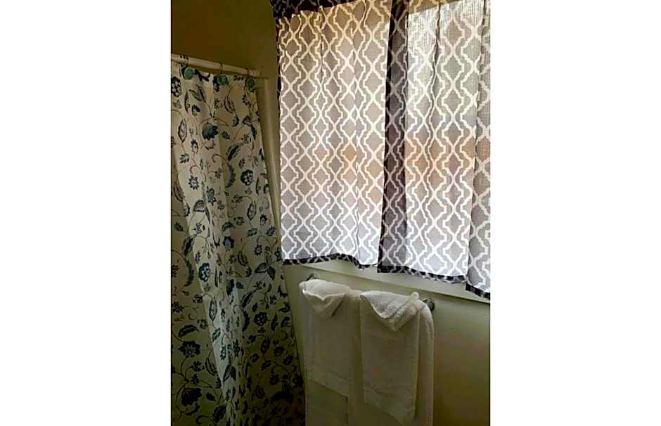 Royal Gateway Motel by OYO