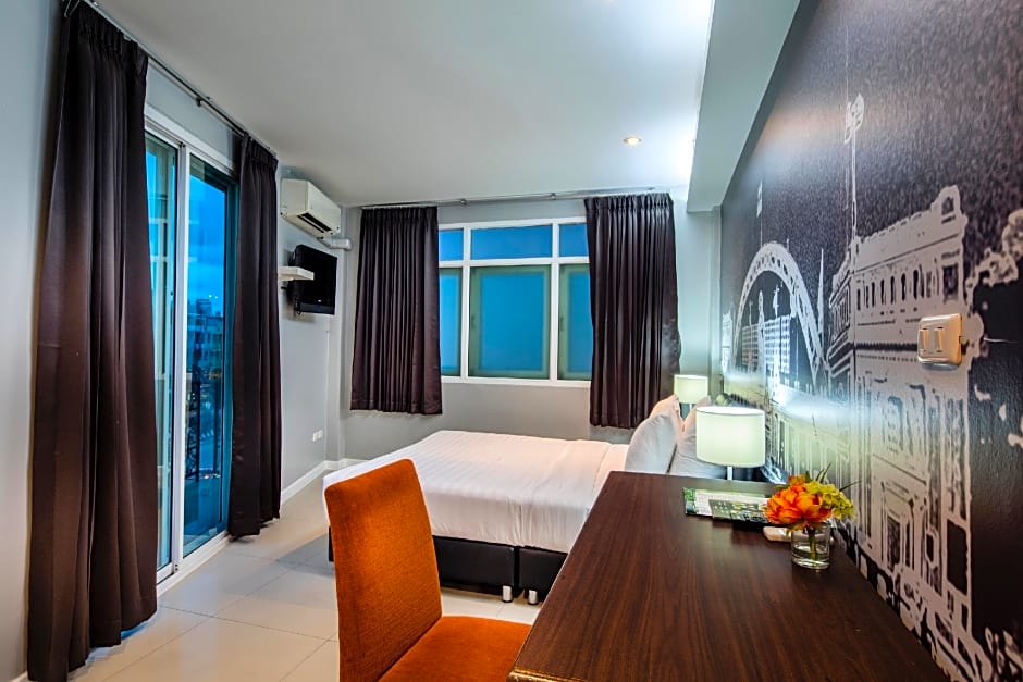 At Hua Lamphong Hotel