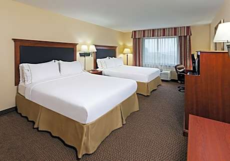 Queen Room with Two Queen Beds - Hearing Accessible
