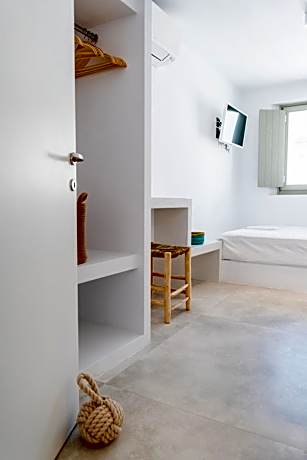 Deluxe One-Bedroom Apartment