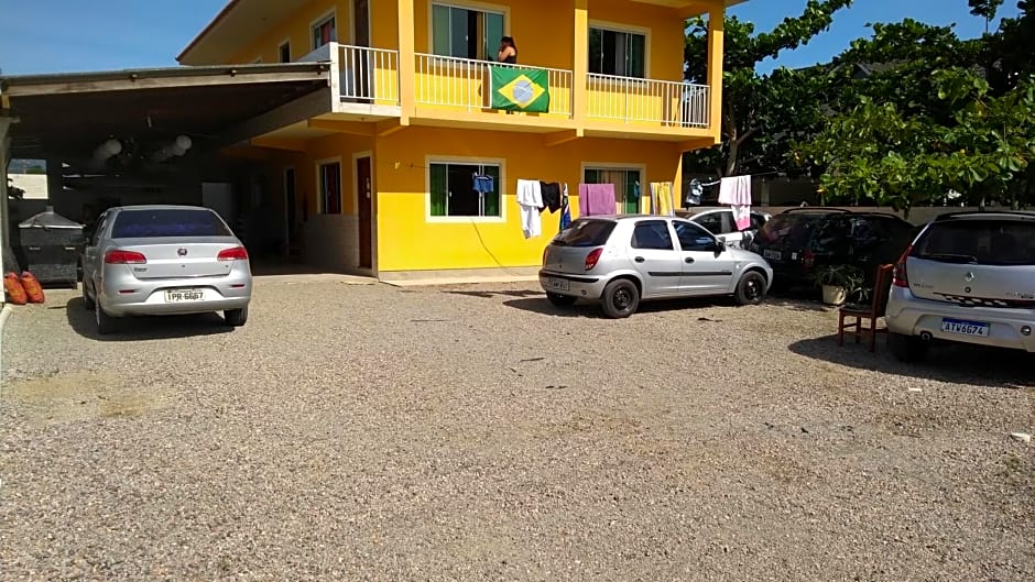 Gênesis Beach Hostel! Quartos compartilhados e privativos na Pinheira
