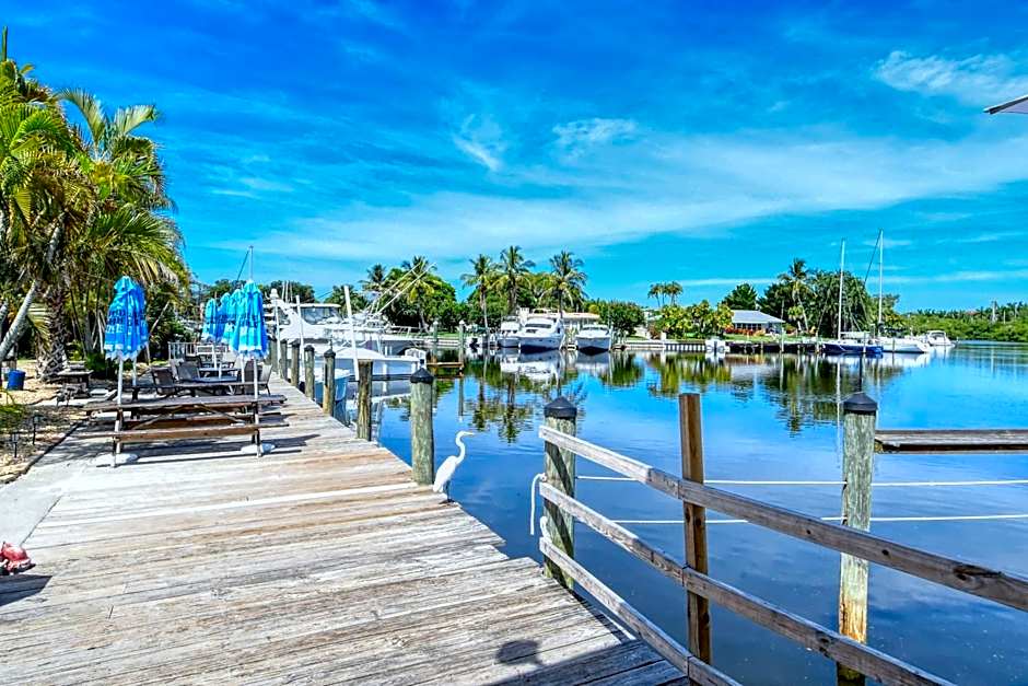 All-New, Private, Huge TV, Heated Pool, Tiki Bar
