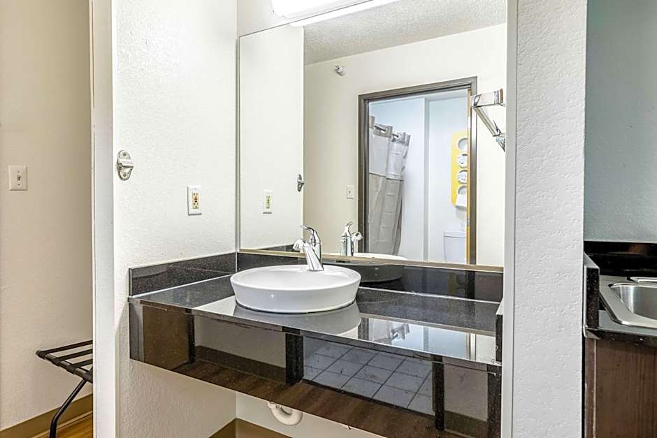 Motel 6-Indianapolis, IN - Southport