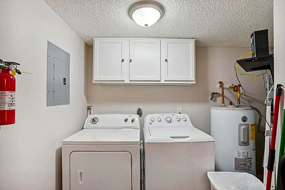 Beach Palms- Unit 102