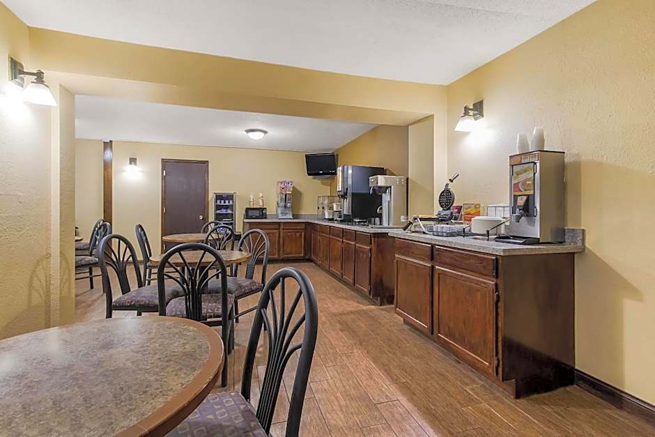Econo Lodge Inn & Suites Yankton