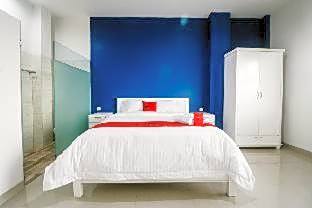 RedDoorz Plus near Living Plaza Jababeka