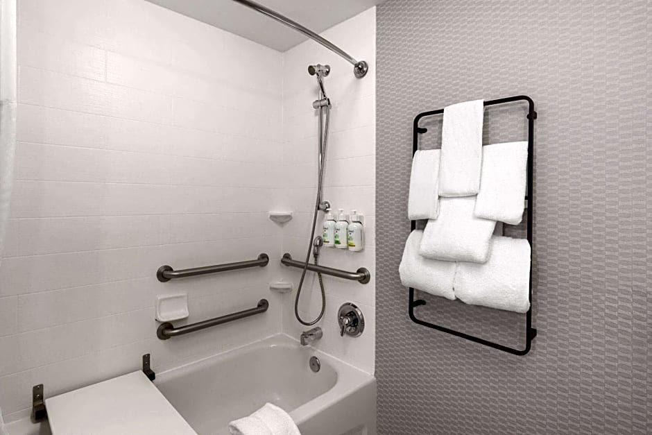 La Quinta Inn & Suites by Wyndham Knoxville Central Papermill