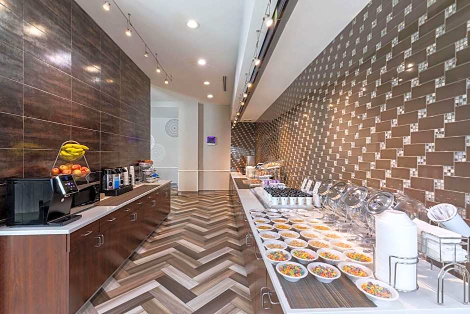 La Quinta Inn & Suites by Wyndham Houston Nw Beltway 8 / West Rd