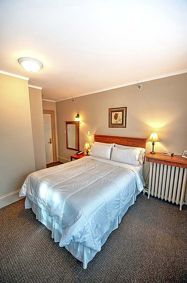 Photo 1 of 4 of Classic 1 Queen Bed