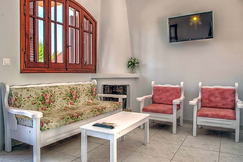 The Palm Garden - Idyllic Pool Apartments in a Green Oasis