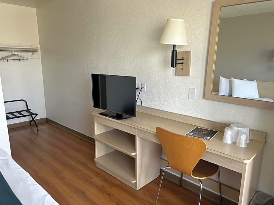 Motel 6-Stanton, CA