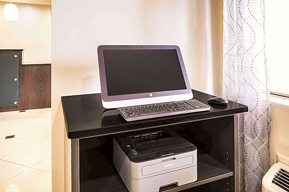 La Quinta Inn & Suites by Wyndham Evansville