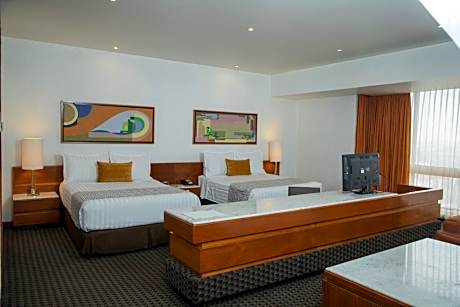 Deluxe Suite with Spa Bath