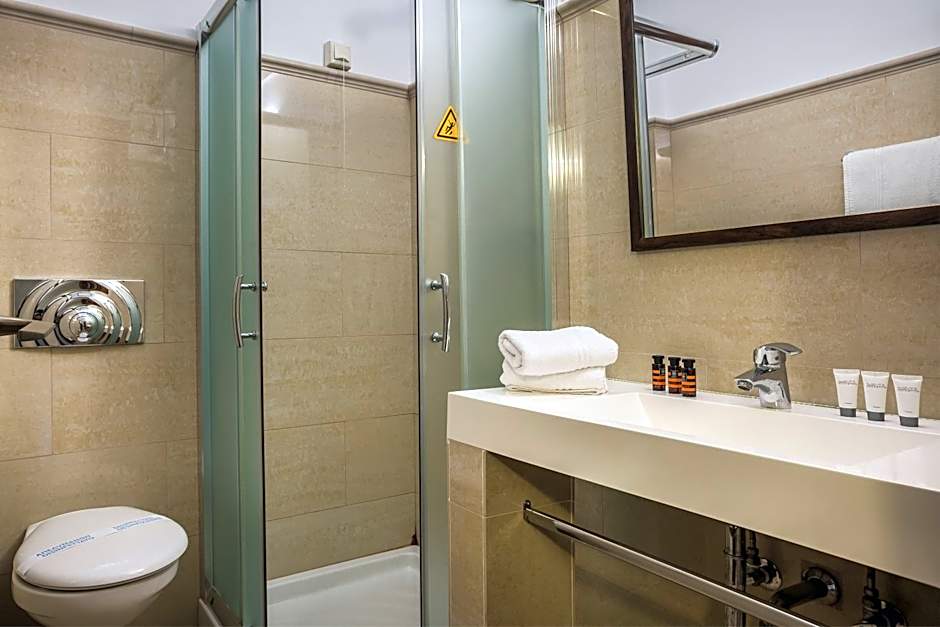 Balhambra Suites - Adults Only