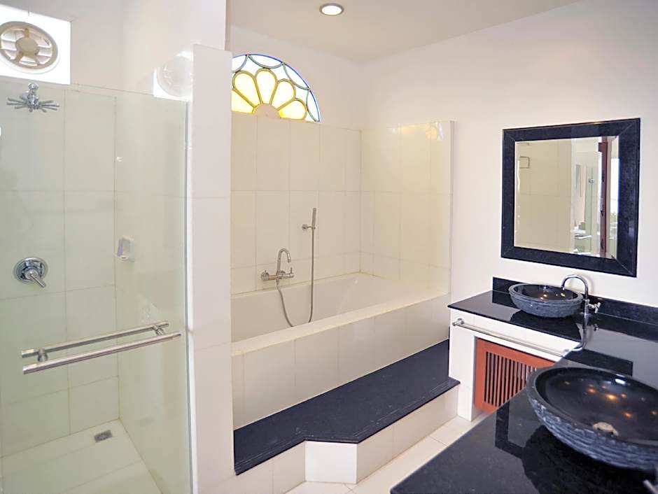 Villa Melitta, Pool, Beach, 360-SeaViews, 6-bed Thai Luxury on Best Location in Samui