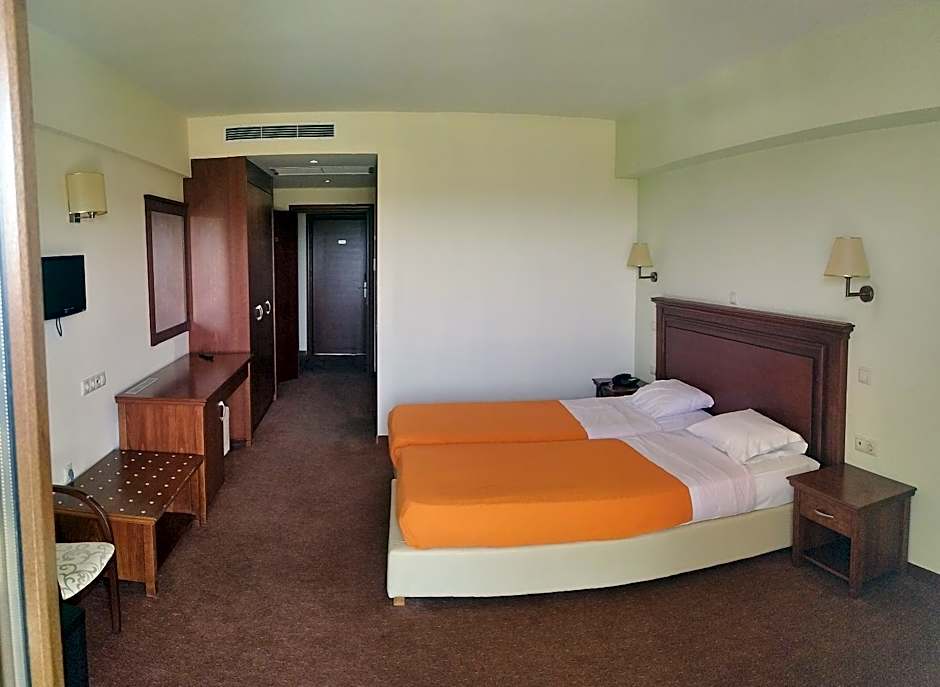 Photo 1 of 4 of 1 Double Bed or 2 Beds