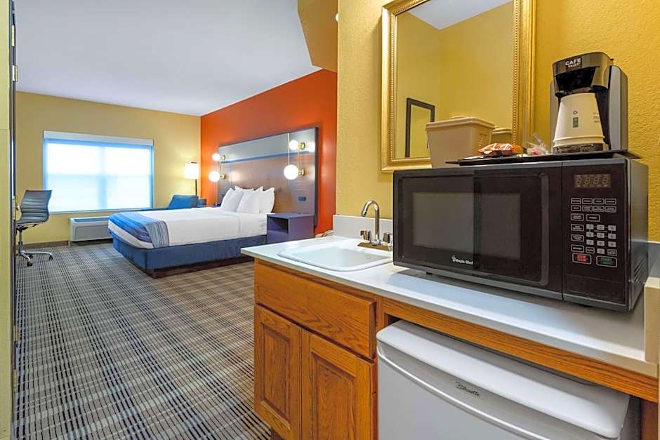 AmericInn by Wyndham Fulton Clinton