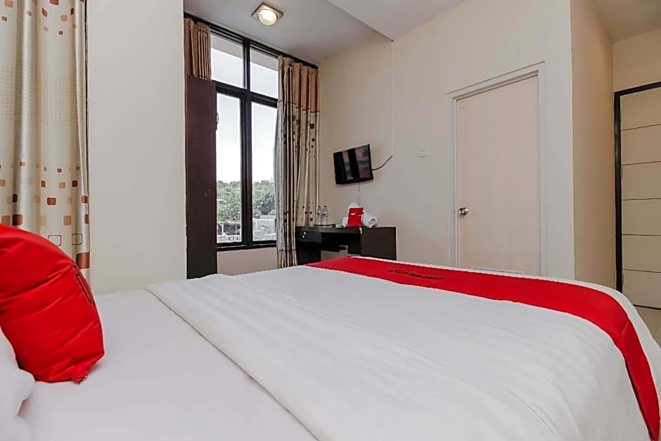 RedDoorz Plus @ Paal 2 Manado