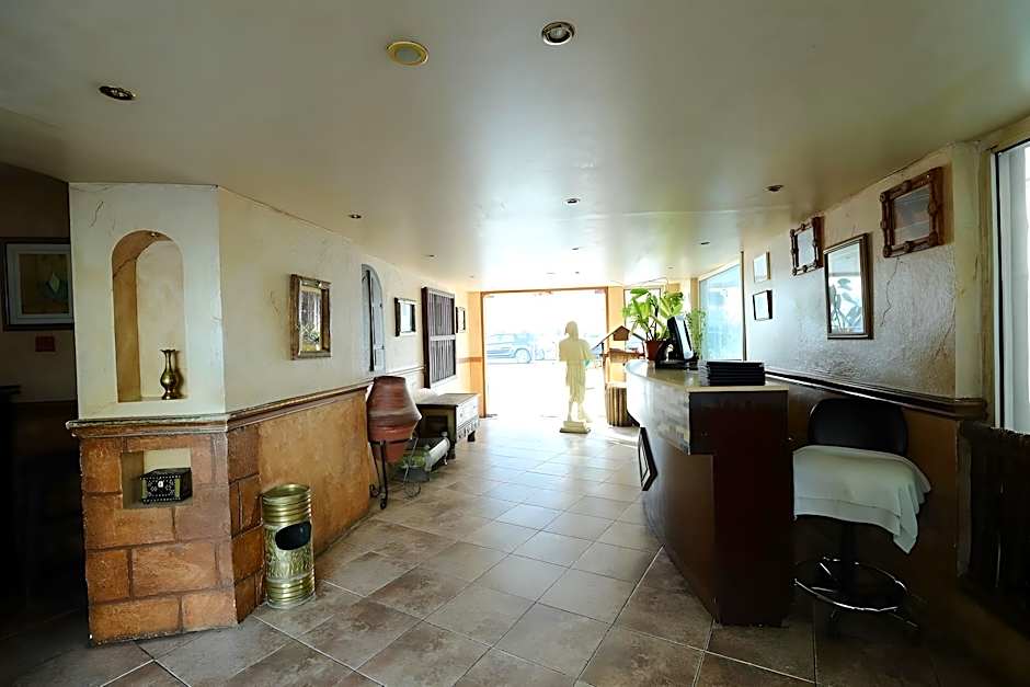 OYO 112 Semiramis Hotel