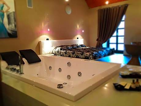 Suite with Hot Tub