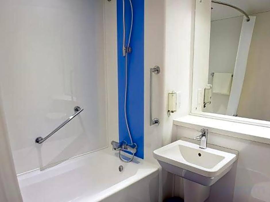 Travelodge Alton Four Marks