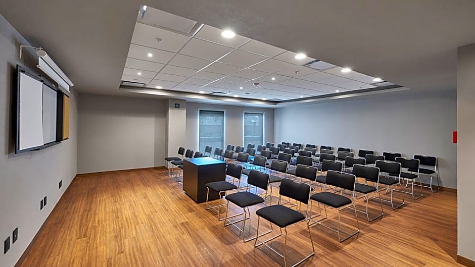 City Express Suites by Marriott Queretaro
