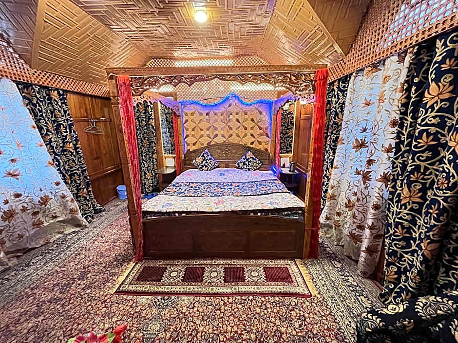 Young Shahzada Group of Houseboats