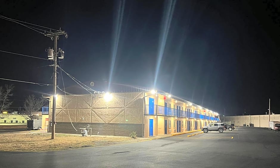 Super 8 by Wyndham Paducah I-24 Exit 4