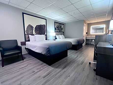 Queen Room with Two Queen Beds and Roll-in Shower - Mobility Accessible/Non-Smoking