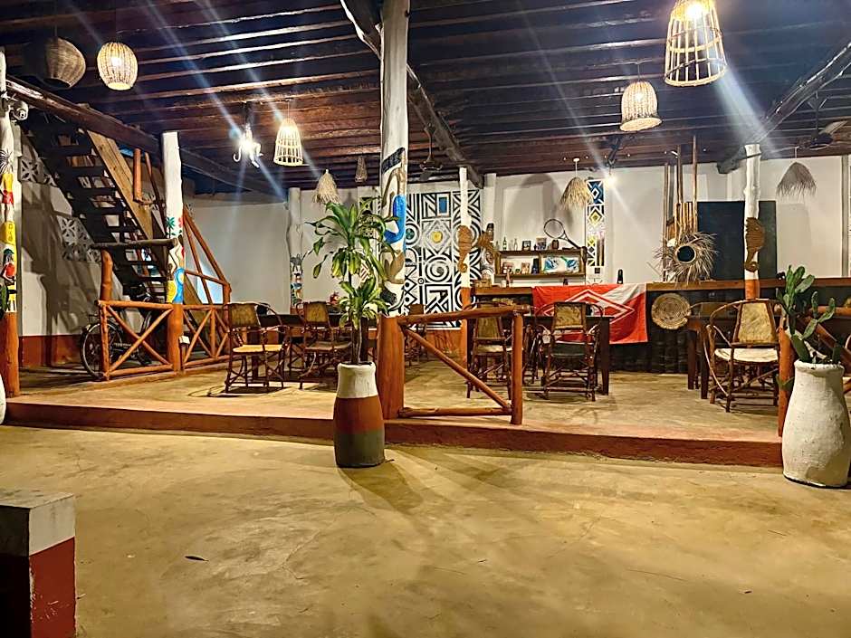 Tropinest bungalows & hostel