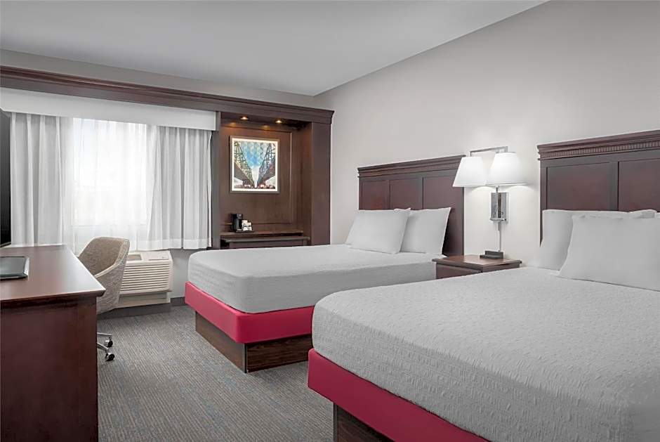 Hampton Inn By Hilton And Suites Omaha Downtown