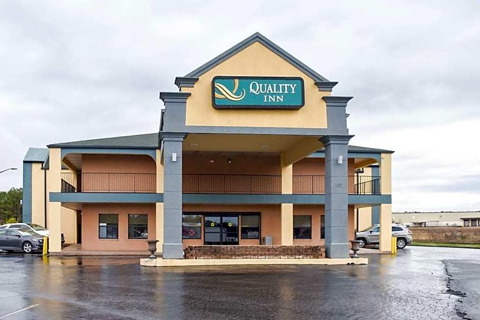 Quality Inn Adairsville