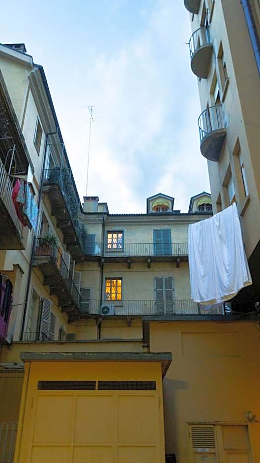 Bertola 17, centrale, stazione by HAPPYHOSTORINO