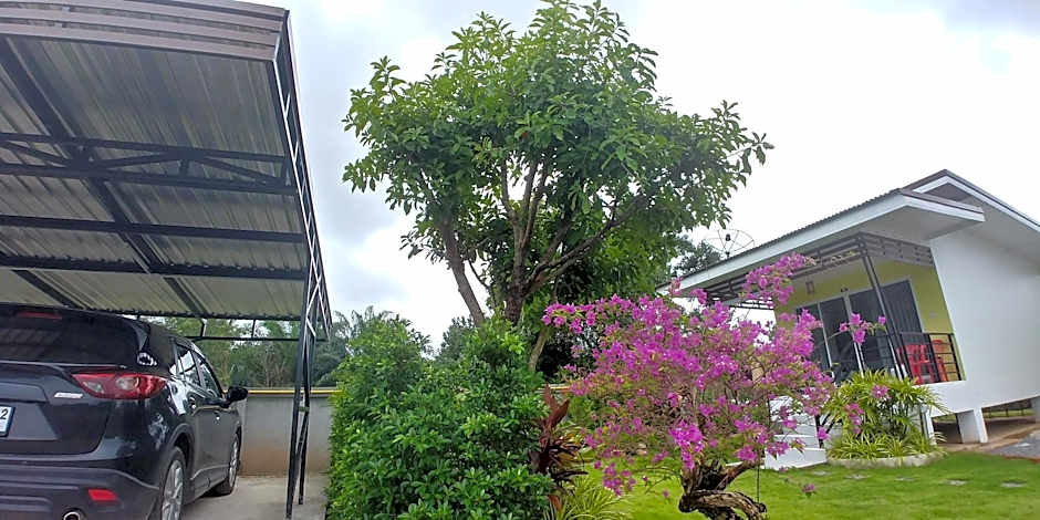 Thipburee Riverside Hotel